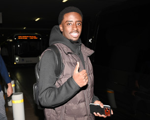 Ο Σαχαμπό έφτασε στην Αθήνα για να υπογράψει στην ΑΕΚ (photos)