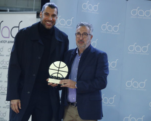 Το κλειστό του Αγίου Δημητρίου έλαβε το όνομα του Γιώργου Πρίντεζη - Παρουσία Αγγελόπουλων η τελετή