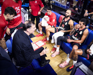 Εκνευρισμένος ο Μπαρτζώκας στη flash interview: «Οι διαιτητές σφύριξαν αλλοπρόσαλλα»