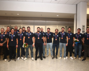 Η άφιξη της Εθνικής πόλο ανδρών με το χάλκινο μετάλλιο - Το video του Athletiko