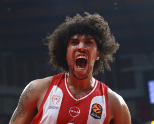 Το τρομερό κάρφωμα του Γουόρντ που ξεσήκωσε το ΣΕΦ (video)