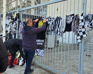 Κατάθεση φόρου τιμής από τον Παγκύπριο Σύνδεσμο ΑΕΚ Λάρνακα club