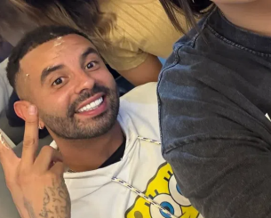 Απίστευτη, αλλά αληθινή ιστορία - Ο γνωστός ποδοσφαιριστής είναι 33 ετών και η κόρη του 22 (photos)