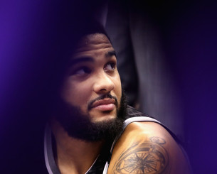 Κόρι Τζόζεφ: Ένας defibrillator στον Πειραιά που δικαίωσε την προφητεία του παππού