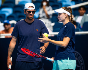 «Χωρίς εμένα θα μάζευες πατάτες» - Γιατί προκαλεί η αμφιλεγόμενη σχέση της Ριμπάκινα με τον προπονητή της