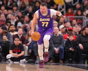 Ο 46άρης Ντόντσιτς οδήγησε τους Λέικερς, χτίζουν σερί οι Καβαλίερς