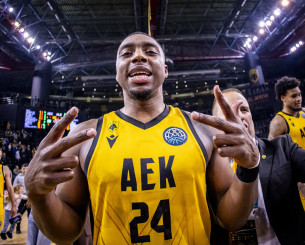 Ο Φρανκ Μπάρτλεϊ στο Athletiko: «Ξεχωριστός αθλητής ο Μπράουν, ο κόσμος ήταν εκεί για εμάς»