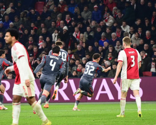 Με τρομερή κεφαλιά του Έσε ο Ολυμπιακός πήρε και πάλι το προβάδισμα (video)