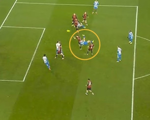 Babis is flying - Πόσο ψηλά πήδηξε ο Κωστούλας για να σκοράρει με ανάποδο ψαλίδι;