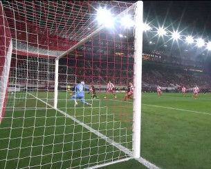 Νέα σπουδαία απόκρουση του Τζολάκη (video)