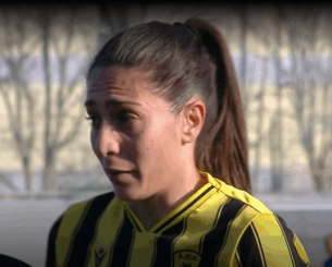 Δακρυσμένη η Καπνίση μετά την επίθεση κουκουλοφόρων: «Οι συναθλήτριές μου τραμπουκίστηκαν, οι φίλαθλοί μας ξυλοκοπήθηκαν»