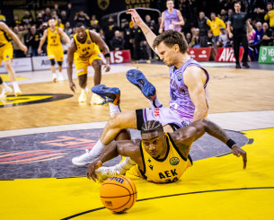 Μια φάση, δυο βουτιές, όλο το πάθος της ΑΕΚ για νίκη (video)