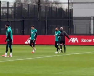 Ο Σαλάχ επέστρεψε στις προπονήσεις με τη Λίβερπουλ αλλά το μέλλον του παραμένει αβέβαιο (video)