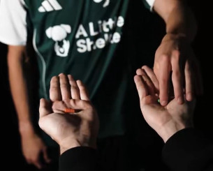 Επικό βίντεο του Παναθηναϊκού με Αντίνο εμπνευσμένο από το Matrix - Ο συμβολισμός με το χάπι που διάλεξε