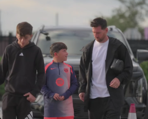 Το μήλο κάτω από τη μηλιά: Ο γιος του Μέσι με φανέλα της Μπαρτσελόνα στο γήπεδο της Ίντερ Μαϊάμι (video)