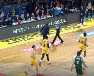 Ο Αταμάν μπήκε στο γήπεδο και κυνηγούσε τους διαιτητές - Αποβλήθηκε από τον αγώνα (video)