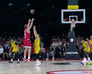 Το buzzer beater του Βεζένκοφ από τα επτά μέτρα στο πρώτο δεκάλεπτο κόντρα στη Μακάμπι (video)