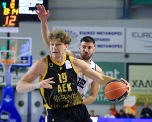 Basketnews: «Ο Κουζμίνσκας εξετάζει το ενδεχόμενο να αποχωρήσει από την ΑΕΚ»