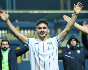 Ο Κωστή που έφυγε από Ολυμπιακό, δεν έκανε για Άρη, «έπαιξε» για ΠΑΟΚ, ΑΕΚ και Παναθηναϊκό, κάνει θαύματα