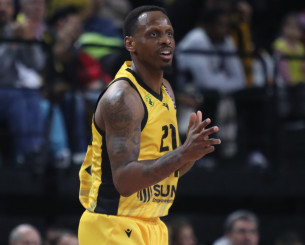 Η πρώτη «γεμάτη» παρουσία του Τζέιμς Νάναλι με την ΑΕΚ και όσα δίνει στο παρκέ