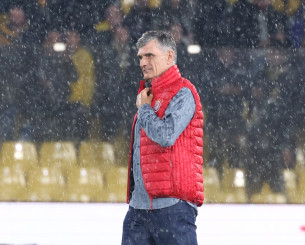 Έντονες αποδοκιμασίες σε Μεντιλίμπαρ στην εμφάνισή του στη Νέα Φιλαδέλφεια (video)