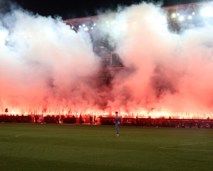 Πρόστιμο στον ΠΑΟΚ για τους πυρσούς στην Τούμπα στη μνήμη των φιλάθλων που σκοτώθηκαν στη Ρουμανία