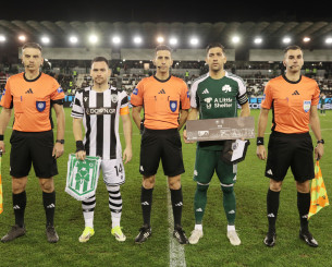 Ο ΠΑΟΚ έδωσε τιμητική πλακέτα στον Παναθηναϊκό για τα 118 χρόνια ιστορίας του (video)