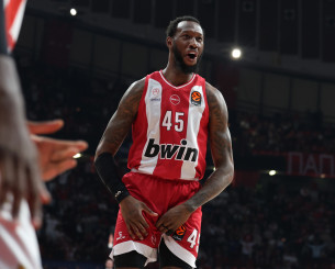 Έβαλε και τον Ιζούντου στο καλάθι: Το απίστευτο poster του Ντόντα Χολ (video)