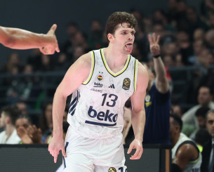 Ο Μπιμπέροβιτς είναι μια επίθεση... μόνος του για την Φενέρμπαχτσε κόντρα στον Παναθηναϊκό