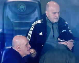 Η απογοήτευση στο πρόσωπο του Γιάννη Αλαφούζου μετά το ματς με τον ΠΑΟΚ