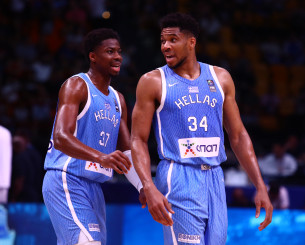 Ο Γιάννης Αντετοκούνμπο πανηγύρισε την εμφάνιση του αδερφού του Κώστα κόντρα στον Παναθηναϊκό