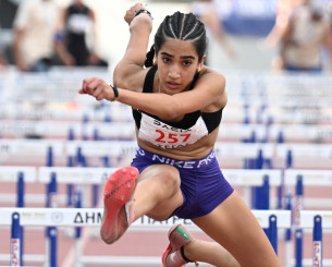 Η 17χρονη κόρη του Κώστα Μπακογιάννη έκανε Πανελλήνιο ρεκόρ (video)