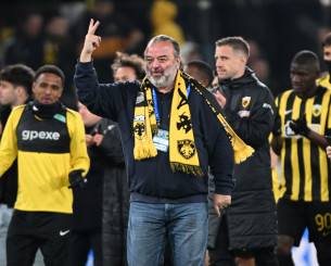 Κανονικά στις Σέρρες ο Ηλιόπουλος - Κοντά στους παίκτες της ΑΕΚ από την εξέδρα