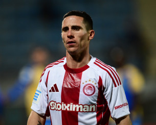 Πειθαρχική δίωξη στον Ποντένσε για τη ρίψη ομπρέλας στην εξέδρα των οπαδών της ΑΕΚ