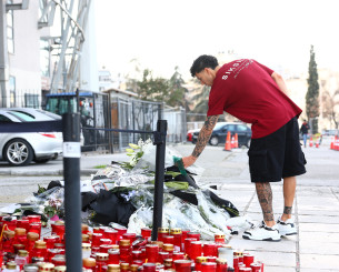 Ο Χόρχε Σάντσες άφησε λουλούδια στο μνημείο θυμάτων του ΠΑΟΚ