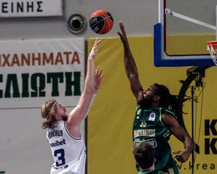 Ο Κένεθ Φαρίντ έκανε δύο τάπες σε τρία δευτερόλεπτα (video)