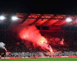 Ράγισαν καρδιές στο «Γ. Καραϊσκάκης»: Συγκλονιστική ατμόσφαιρα για τα θύματα της Θύρας 7 (video, photos)