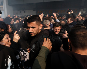 Από τους πανηγυρισμούς στο αεροδρόμιο, «καρφί» στην προπόνηση οι παίκτες του ΟΦΗ