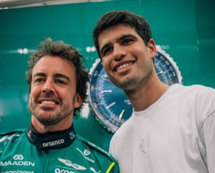 Συνάντηση κορυφής στο Μπαχρέιν: Ο Κάρλος Αλκαράθ φωτογραφήθηκε με το ίνδαλμά του, Φερνάντο Αλόνσο (photo)