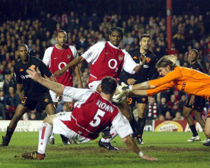 Με τα γούρια δεν παίζουμε: Θρύλος της Άρσεναλ ζητούσε να τον χαστουκίσουν πριν από κάθε αγώνα