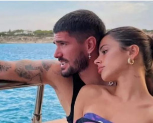 «Του είπα ότι τον αγαπώ και μου απάντησε ότι αυτός αγαπά τον Μέσι» - Συμπαίκτης του Αργεντινού... γείωσε την σύντροφό του (photo)