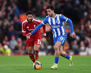 Επέστρεψε σε αποστολή της Μπράιτον ο Κωστούλας - Στον πάγκο κόντρα στη Λίβερπουλ