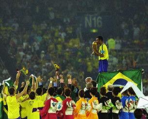 Ο θρύλος της Βραζιλίας με τα δύο Μουντιάλ θα παίξει στο NBA υπό τις οδηγίες του Αντετοκούνμπο!