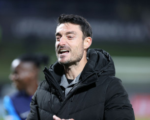 Οι viral μέθοδοι του Ριέρα στην Άιντραχτ - Οποιος αργεί, καθαρίζει παπούτσια, κουρεύει το γκαζόν και τιμωρείται με... ρουλέτα