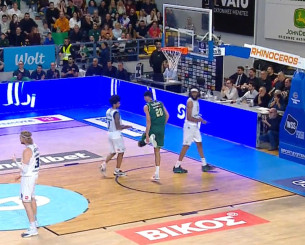 Ο Σαμοντούροβ χτύπησε στον αστράγαλο αποχώρησε κουτσαίνοντας προς τον πάγκο (video)