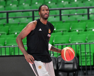 Στο 3.60 οι πρώτοι πόντοι του Χέιζ Ντέιβις!