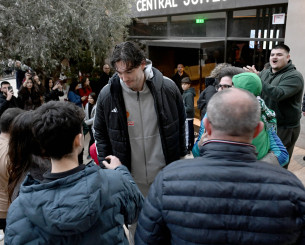 Αποθέωση του Οσμάν από τον κόσμο πριν την αναχώρηση για τον τελικό (video)