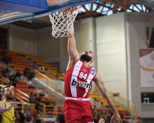 «Ερυθρόλευκο» Dunk Contest: Φουρνιέ και Χολ μοίρασαν θέαμα στο Allwyn Final-8 (video)