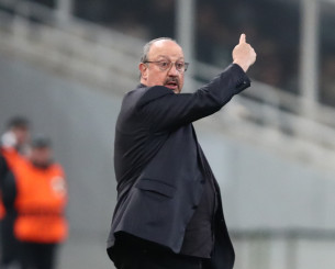 Ο Μπενίτεθ σηκώθηκε πρώτη φορά από τον πάγκο στο 22ο λεπτό του ματς με την Πλζεν