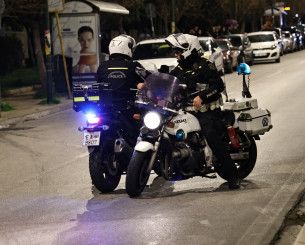 Άγριο ξύλο σε οπαδικό επεισόδιο στο κέντρο της Θεσσαλονίκης